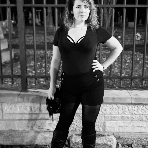 Meet your Posher, Tera - Picture 3 of 5